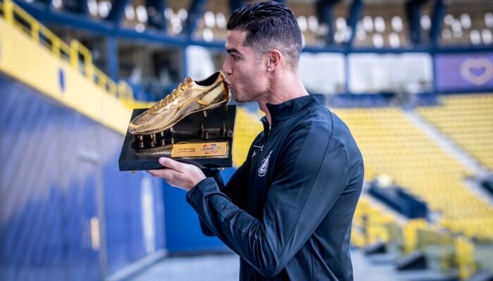 Cristiano Ronaldo Raih Gelar Sepatu Emas Liga Arab Saudi