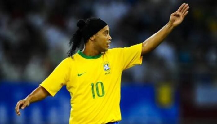 Ronaldinho Dapat Standing Ovation di Bernabéu Usai Tampil Magis Lawan Real Madrid