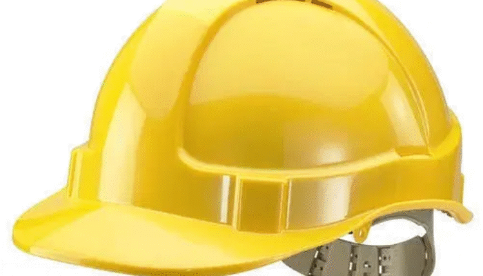 Unik! Pemain Sepak Bola Gunakan Helm Proyek Saat Bermain, Bikin Heboh Penonton dan Netizen