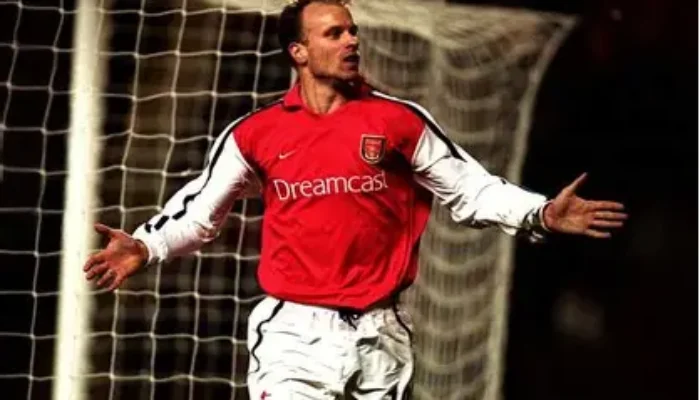 Biografi Dennis Bergkamp: Legenda Belanda yang Tak Takut Lawan, Tapi Takut Terbang di Langit Eropa