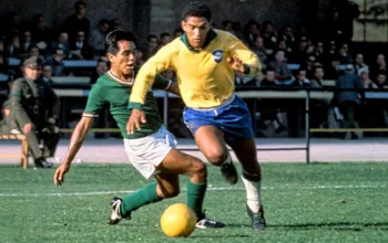 Garrincha, Legenda Brasil yang Hidup Tragis Tapi Menginspirasi Dunia Sepak Bola